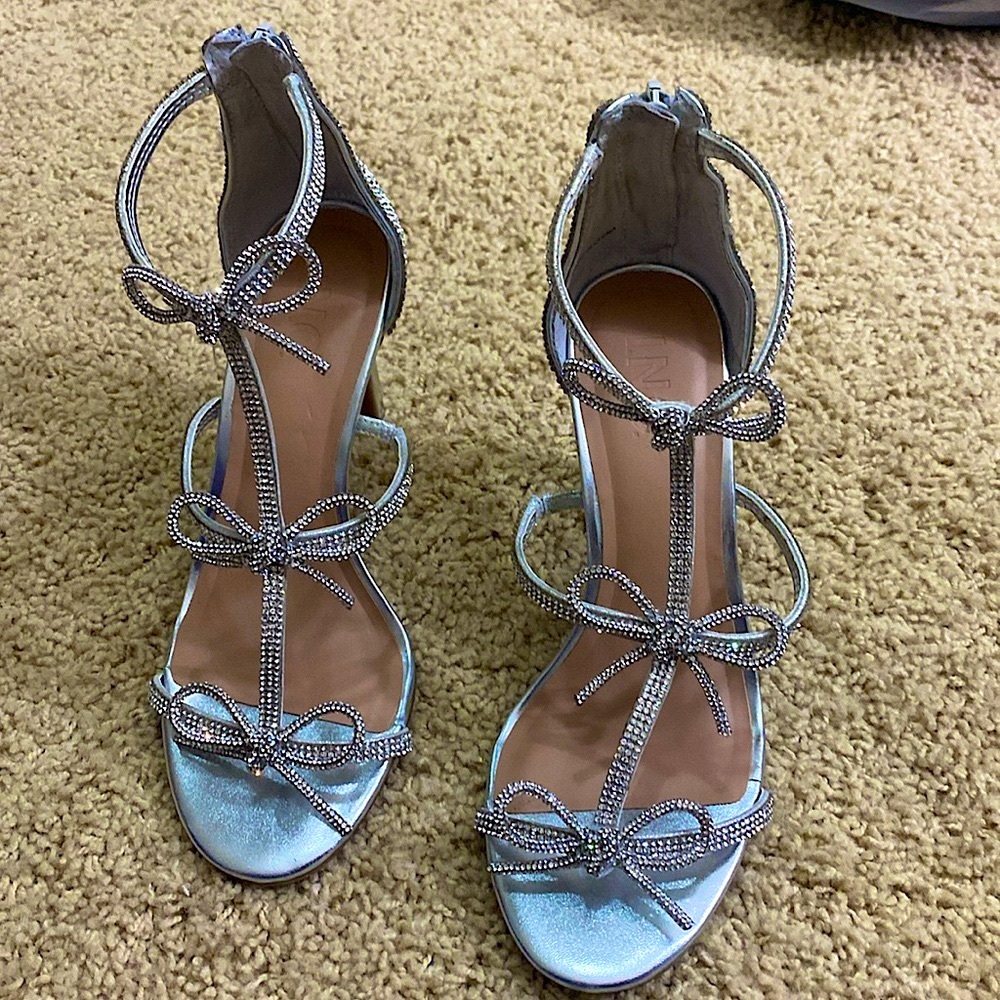 INC NEW 3 bows rhinestone silver special occasion heels strappy size 6